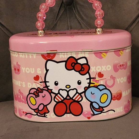 Hello Kitty 2023 Sanrio Valentine's Day  Tin BOX - Picture 2 of 6